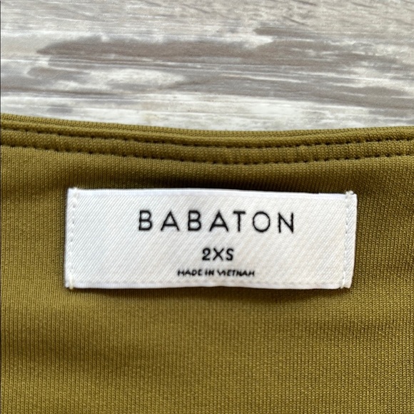 Babaton Olive Long Sleeve V-Neck Top new with tag - Picture 2 of 7